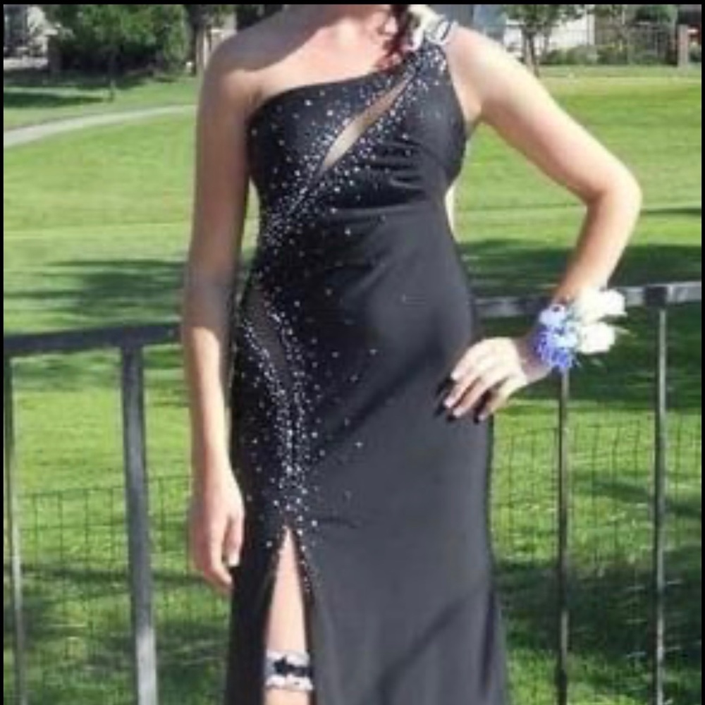 Black prom dress
